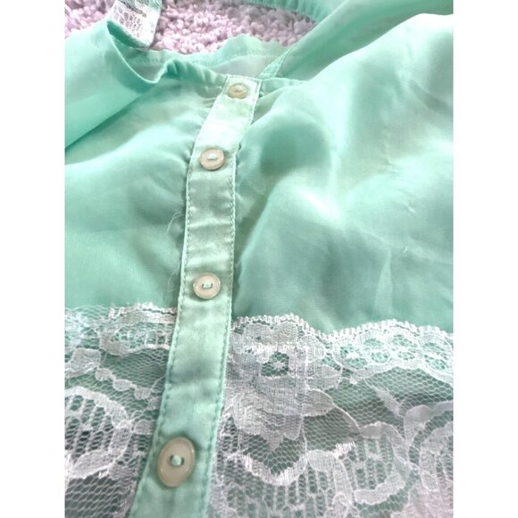 Full Tilt Womens Top Button -Up Sleeveless Round Neck Green/Lace Sheer Hi/Lo Si - Picture 3 of 5
